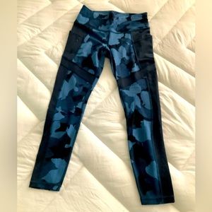 Athleta Navy All In Camo Tight-Sz Snl
